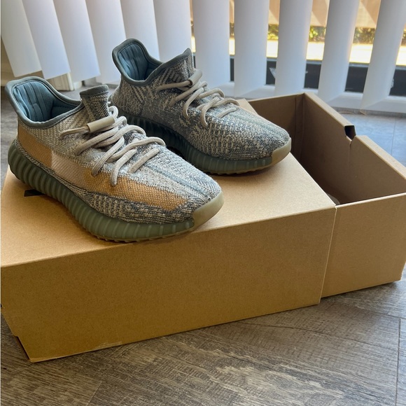 COPY - Yeezy Boost 350 v2 Israfil - Picture 3 of 5